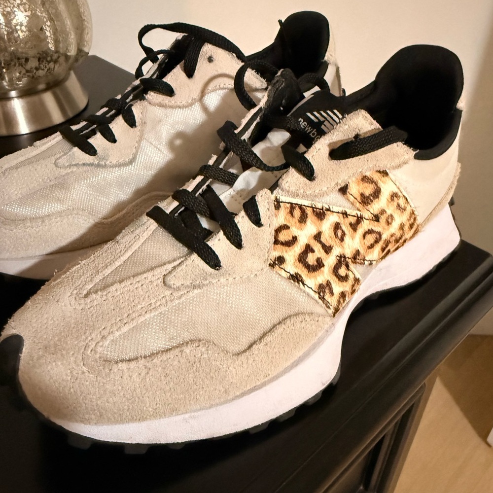 New Balance 327 women size 7